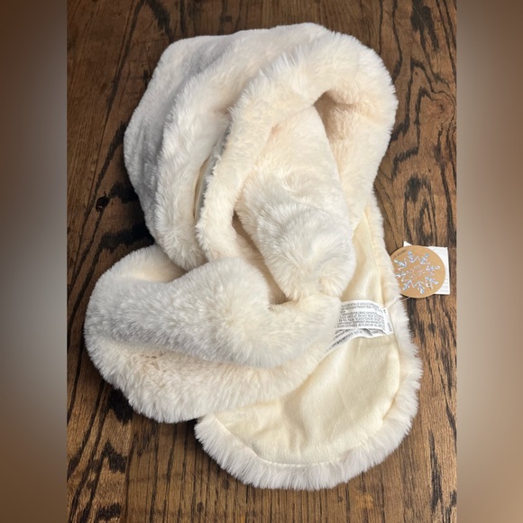 Scarf in Off White ! Super Soft!! And Long Too!! - Picture 3 of 6